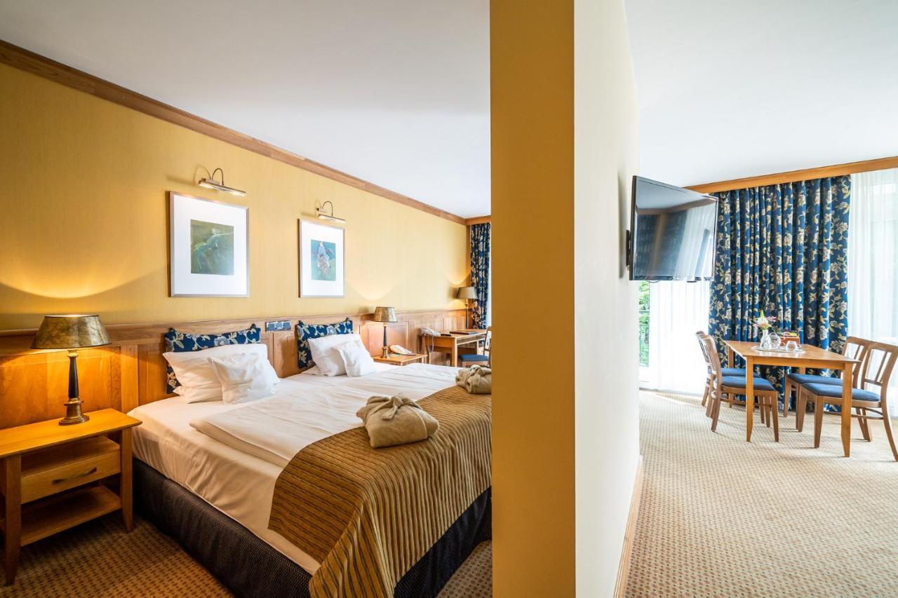 Waldhotel Tannenhaeuschen Везель Экстерьер фото
